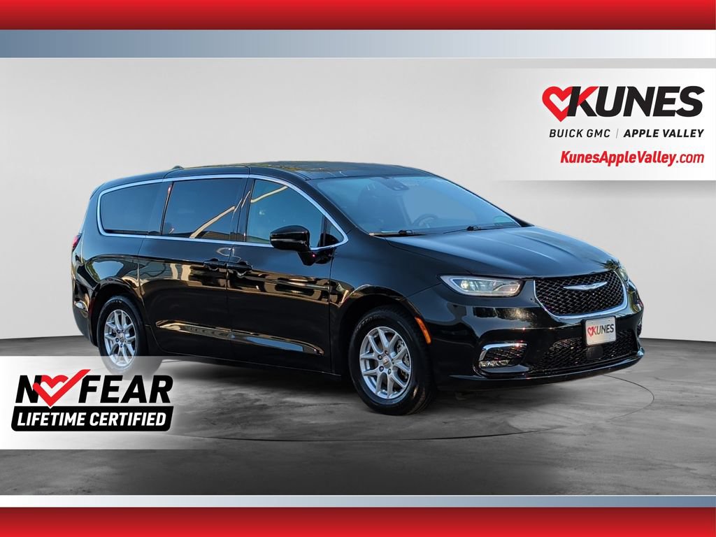 Used 2025 Chrysler Pacifica Select FWD video 1