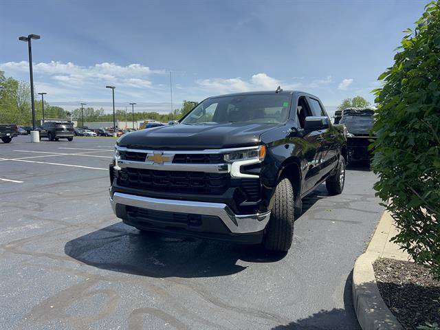 Used 2024 Chevrolet Silverado 1500 LT AWD/4WD image 3