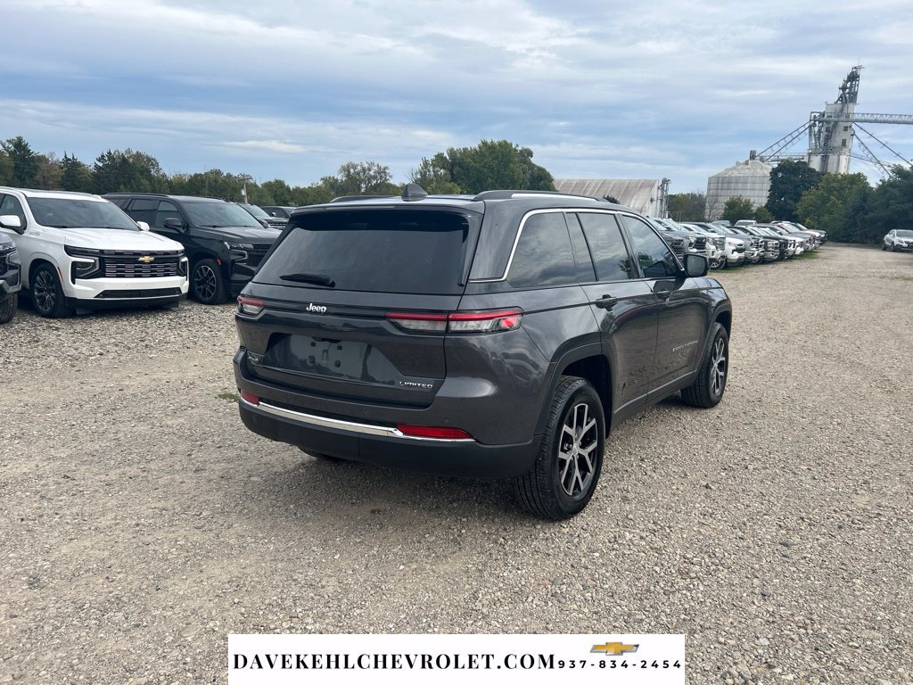 Used 2024 Jeep Grand Cherokee Limited w/ Trailer Tow Package AWD/4WD image 6