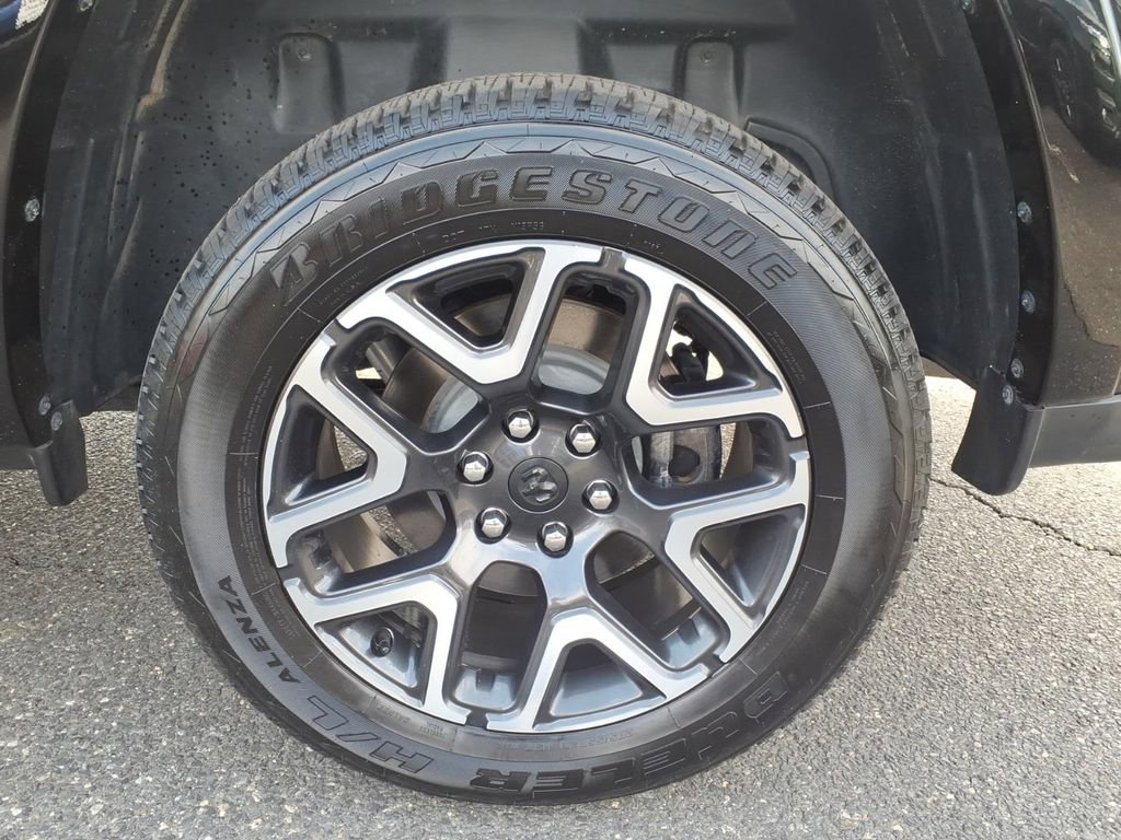 Used 2025 RAM 1500 Laramie AWD/4WD image 16