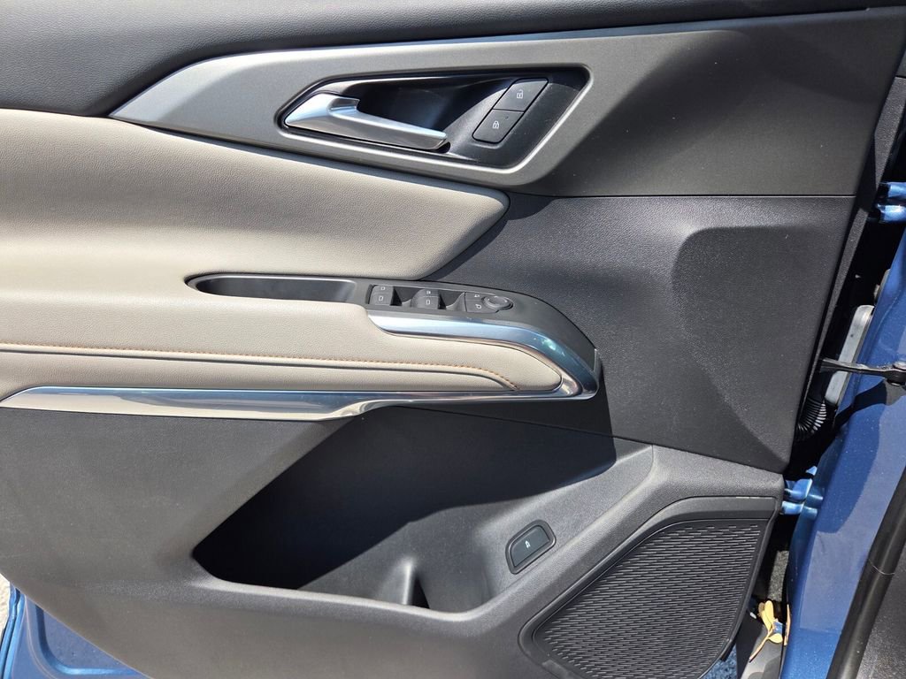 Used 2025 Chevrolet Traverse LT FWD image 19