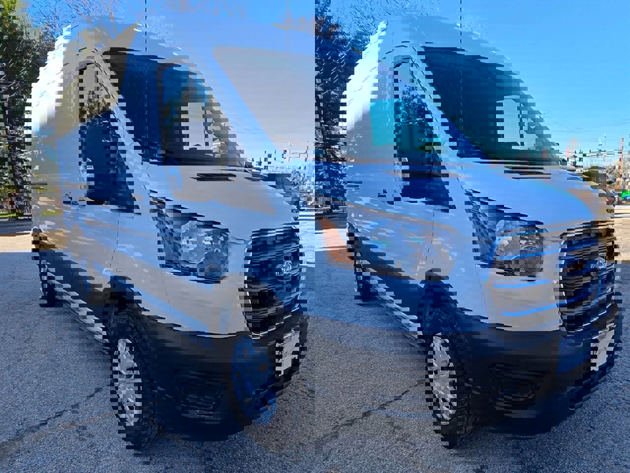 Used 2022 Ford E-Transit Medium Roof image 9