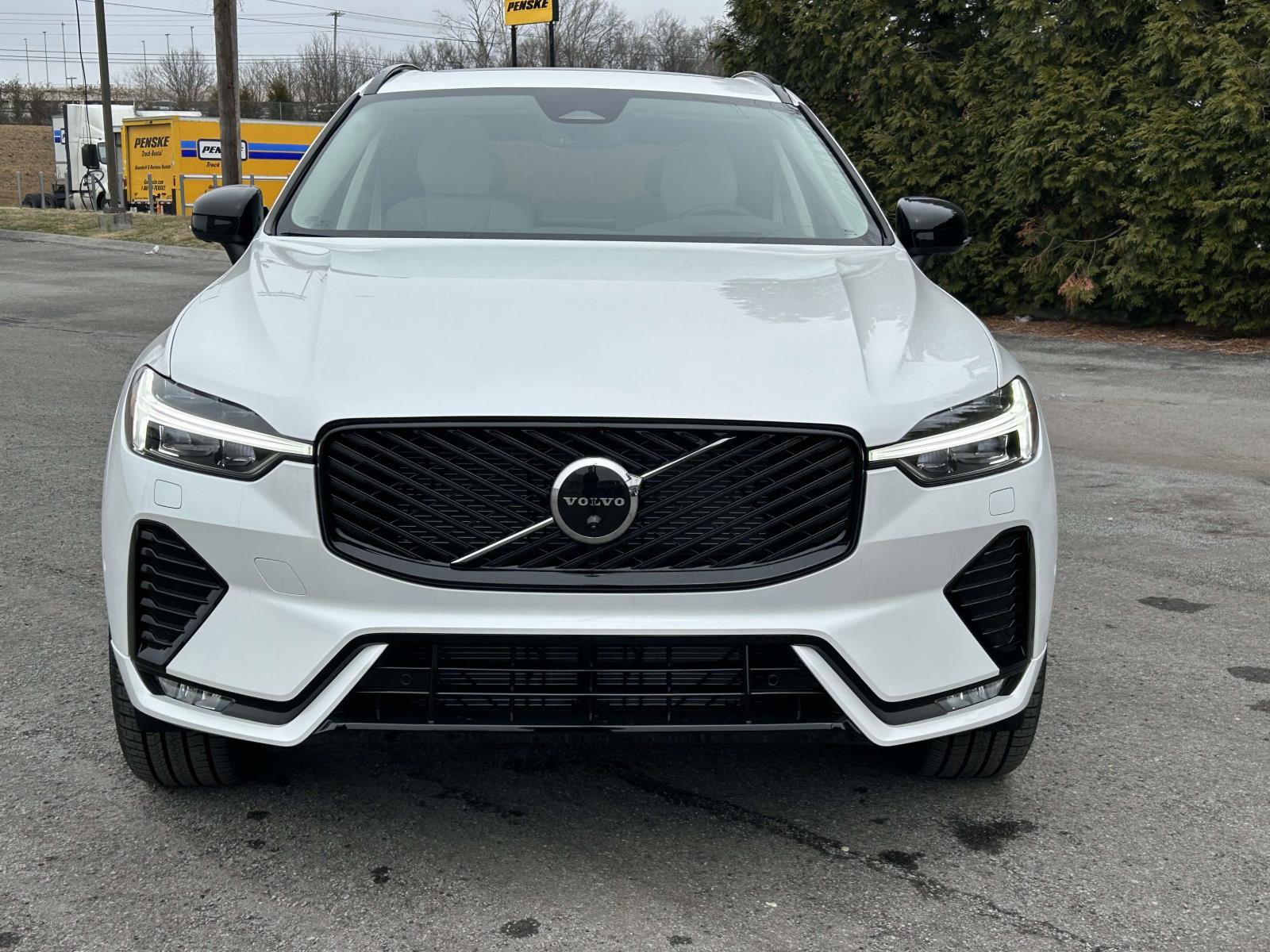 New 2026 Volvo XC60 B5 Ultra w/ Protection Package Premier AWD/4WD image 8