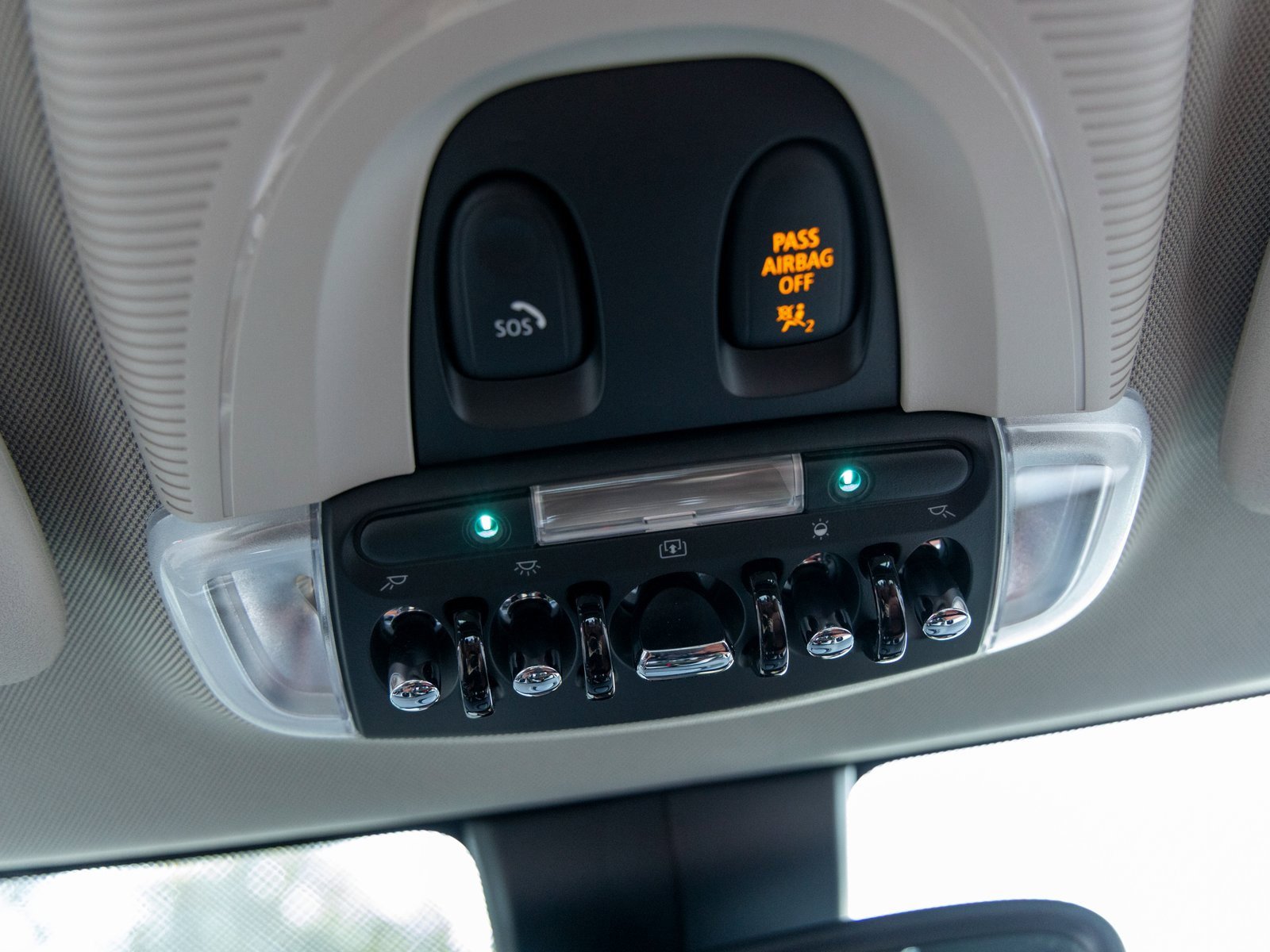 Used 2023 MINI Cooper 2-Door Hardtop w/ Signature Upholstery Package image 29