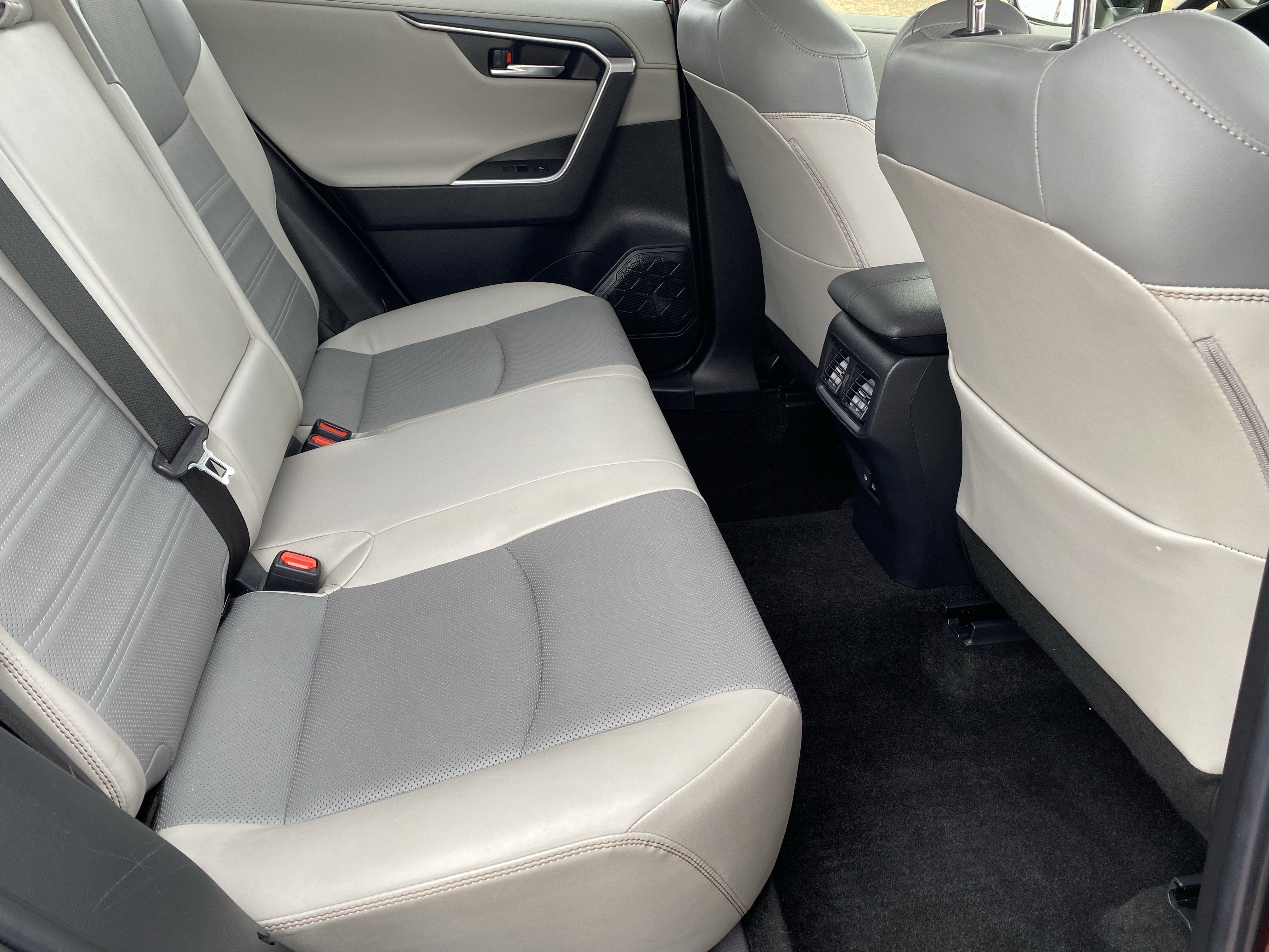 Used 2023 Toyota RAV4 Limited image 13