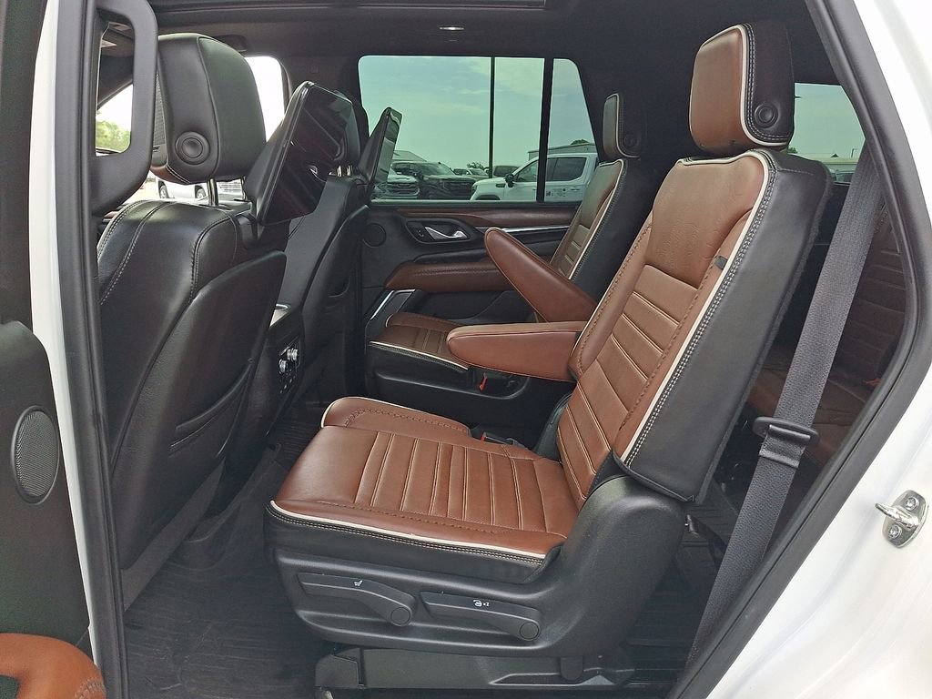 Used 2023 GMC Yukon Denali Ultimate w/ LPO, Floor Liner Package AWD/4WD image 10