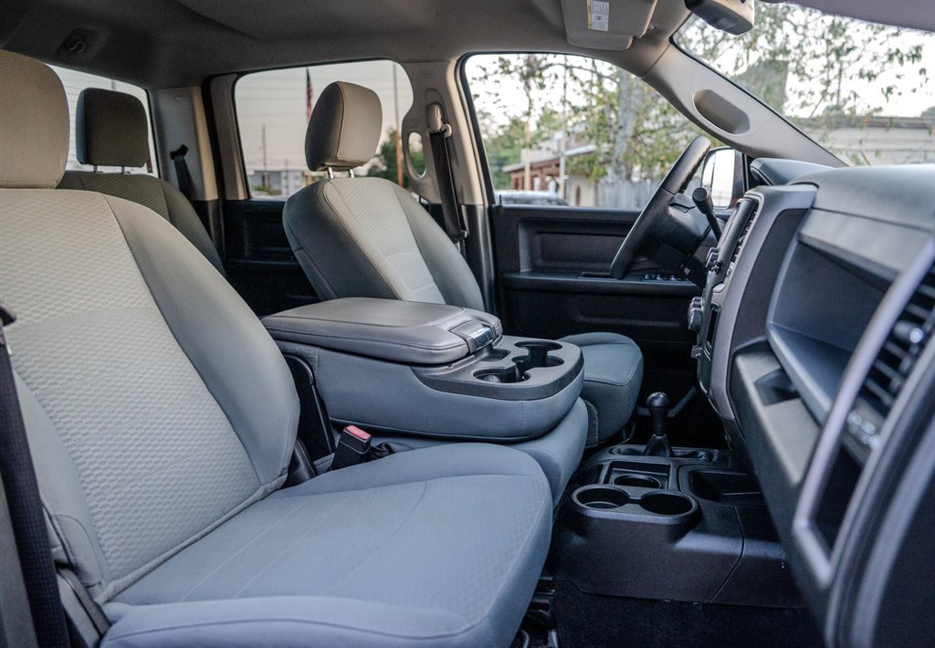 Used 2018 RAM 2500 Tradesman w/ Chrome Appearance Group image 29