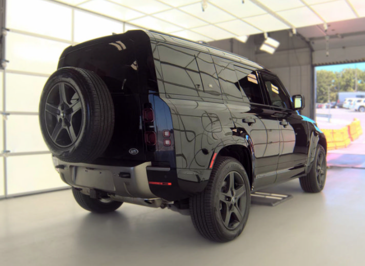 Used 2023 Land Rover Defender 110 X-Dynamic SE AWD/4WD image 2