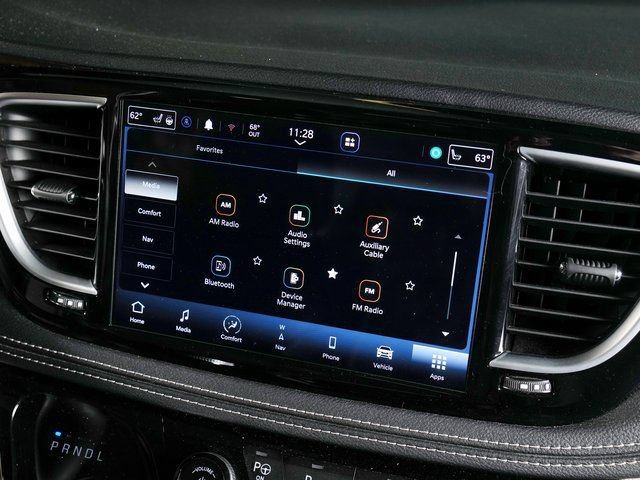 Used 2023 Chrysler Pacifica Limited FWD image 18