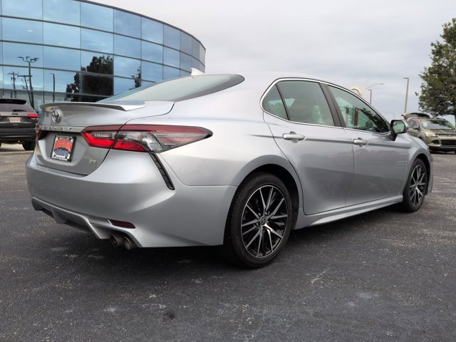 Used 2023 Toyota Camry SE image 5