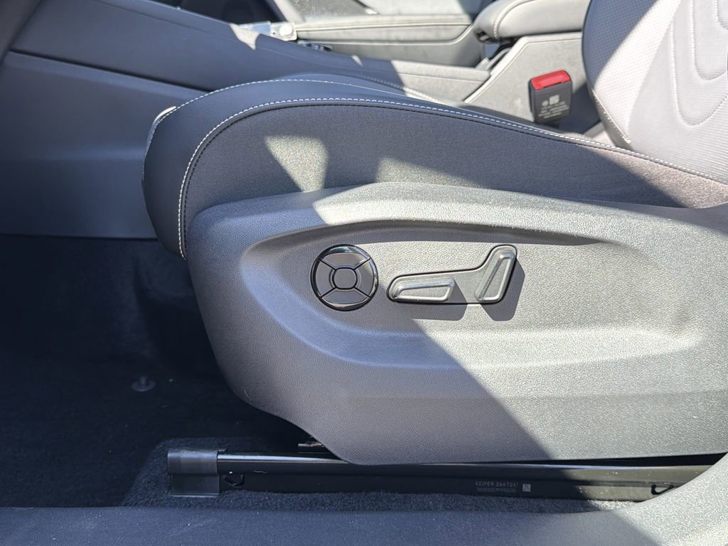 New 2026 Volkswagen Tiguan SE R-Line image 24