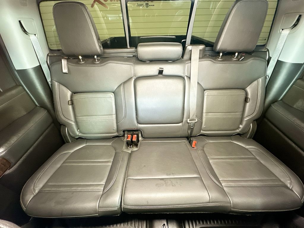 Used 2022 GMC Sierra 2500 Denali w/ Denali Black Diamond Edition image 13