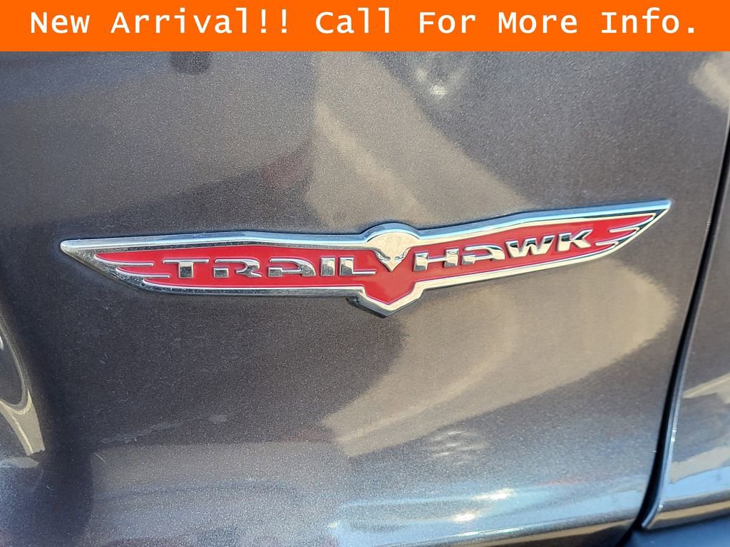 Used 2019 Jeep Cherokee Trailhawk w/ Cold Weather Group AWD/4WD image 9