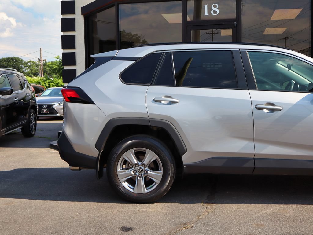 Used 2022 Toyota RAV4 XLE w/ Convenience Package AWD/4WD image 10