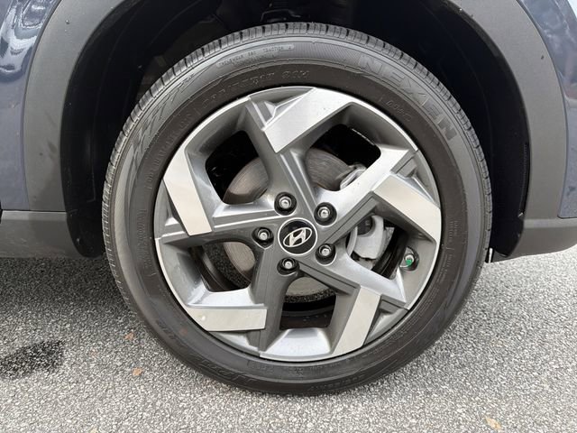 Used 2025 Hyundai Venue Limited FWD image 12