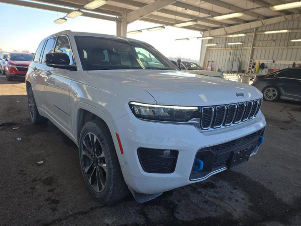 Used 2023 Jeep Grand Cherokee Overland AWD/4WD image 3