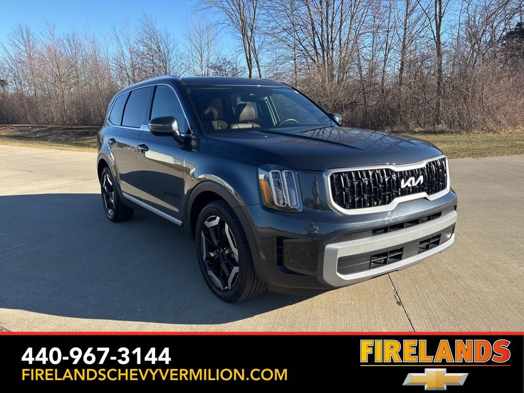 Used 2023 Kia Telluride EX w/ EX Captain's Chair Package image 11