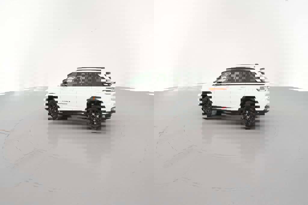 New 2025 Jeep Grand Cherokee Altitude image 7