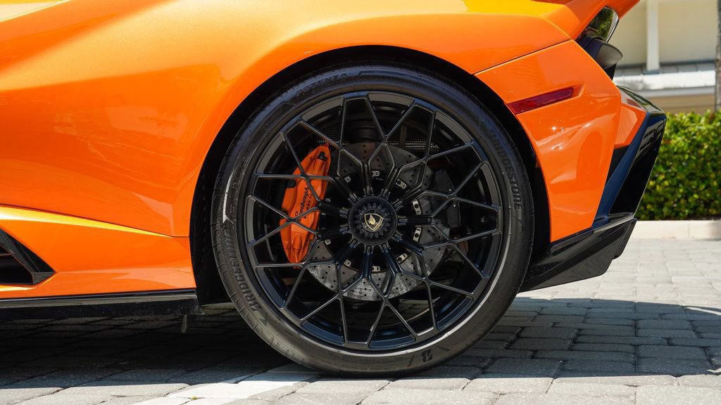 Used 2022 Lamborghini Huracan STO image 14
