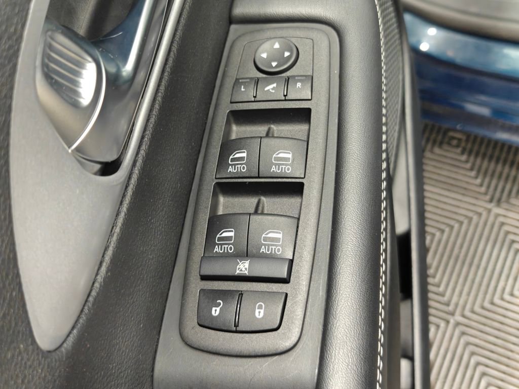 Used 2025 Chrysler Pacifica Limited image 68