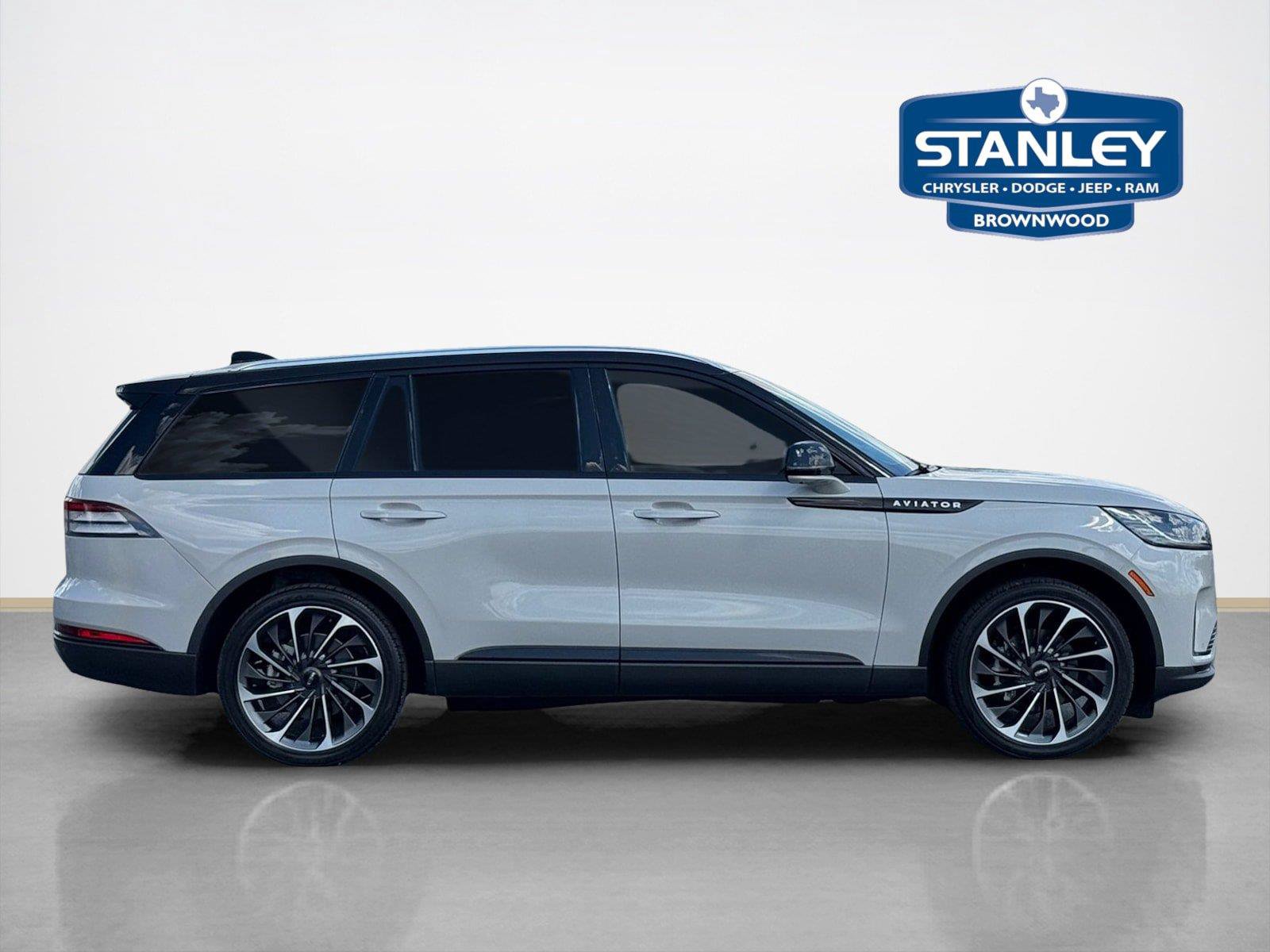 Used 2025 Lincoln Aviator Reserve w/ Equipment Group 201A AWD/4WD image 8