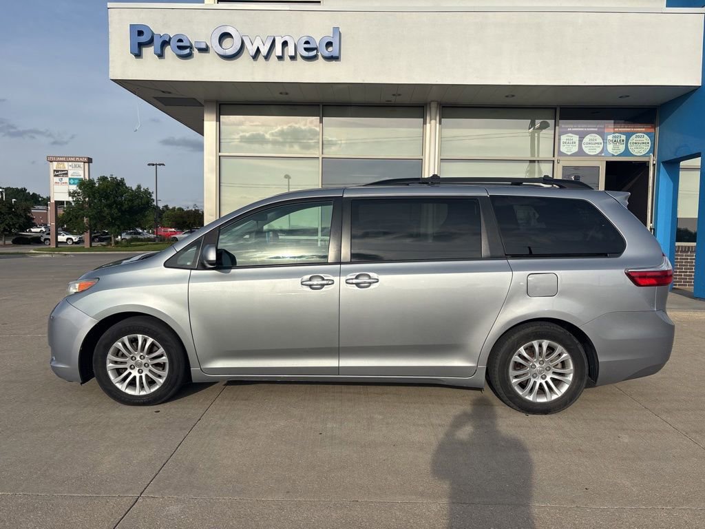 Used 2015 Toyota Sienna XLE Premium FWD image 8