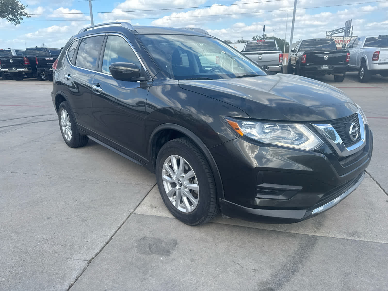 Used 2017 Nissan Rogue SV AWD/4WD image 4