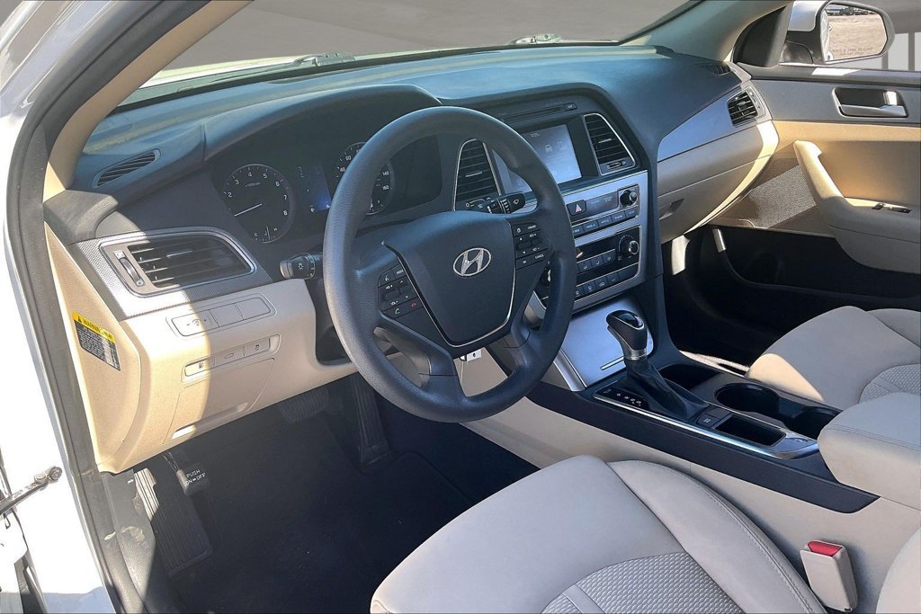 Used 2017 Hyundai Sonata SE FWD image 16