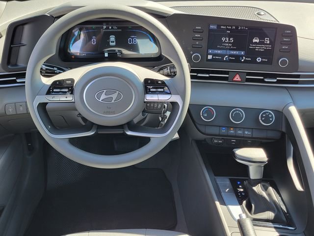 New 2026 Hyundai Elantra SE image 4