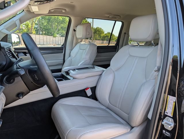 Used 2024 Jeep Wagoneer L Series III AWD/4WD image 22