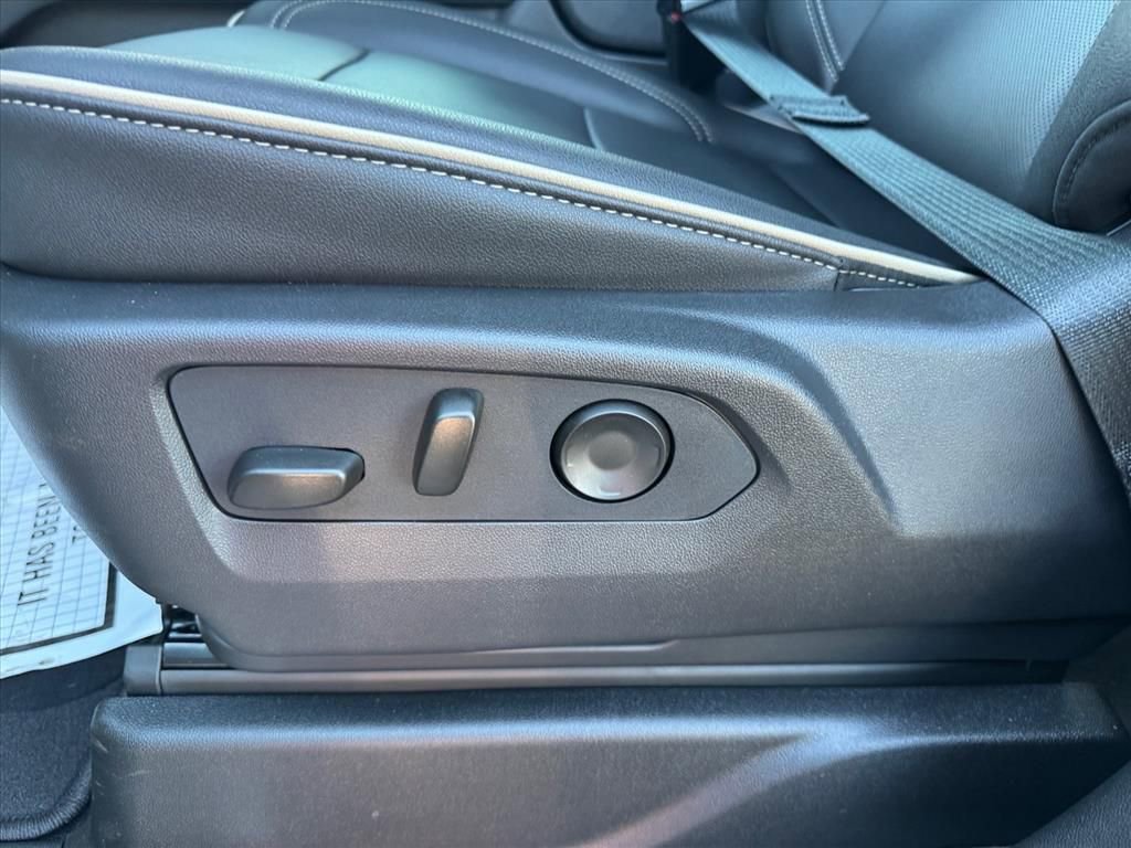 New 2025 Chevrolet Suburban Premier AWD/4WD image 14