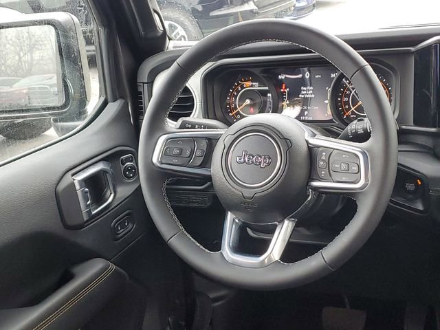 Used 2025 Jeep Wrangler Sahara AWD/4WD image 26