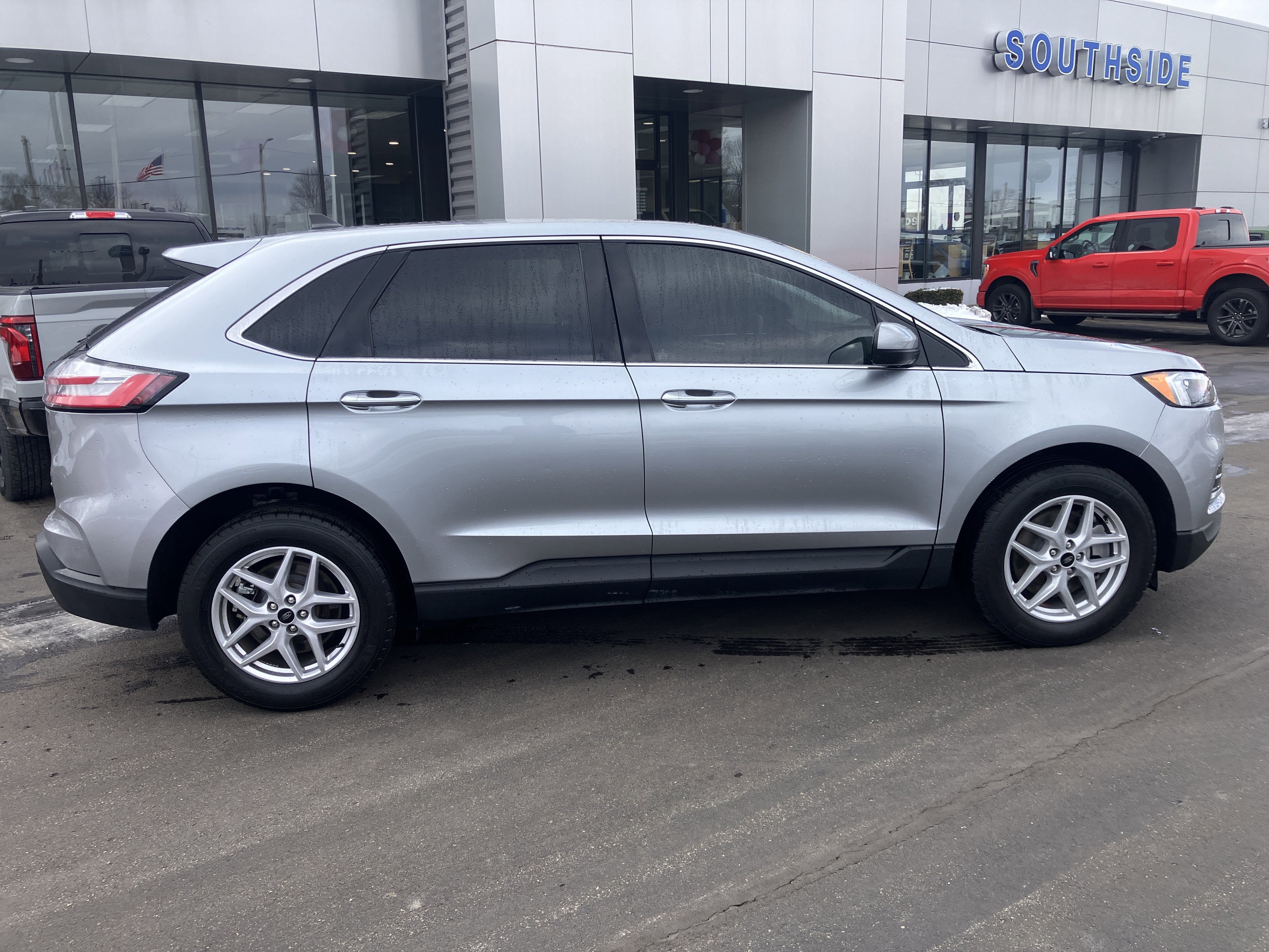 Certified 2024 Ford Edge SEL image 8