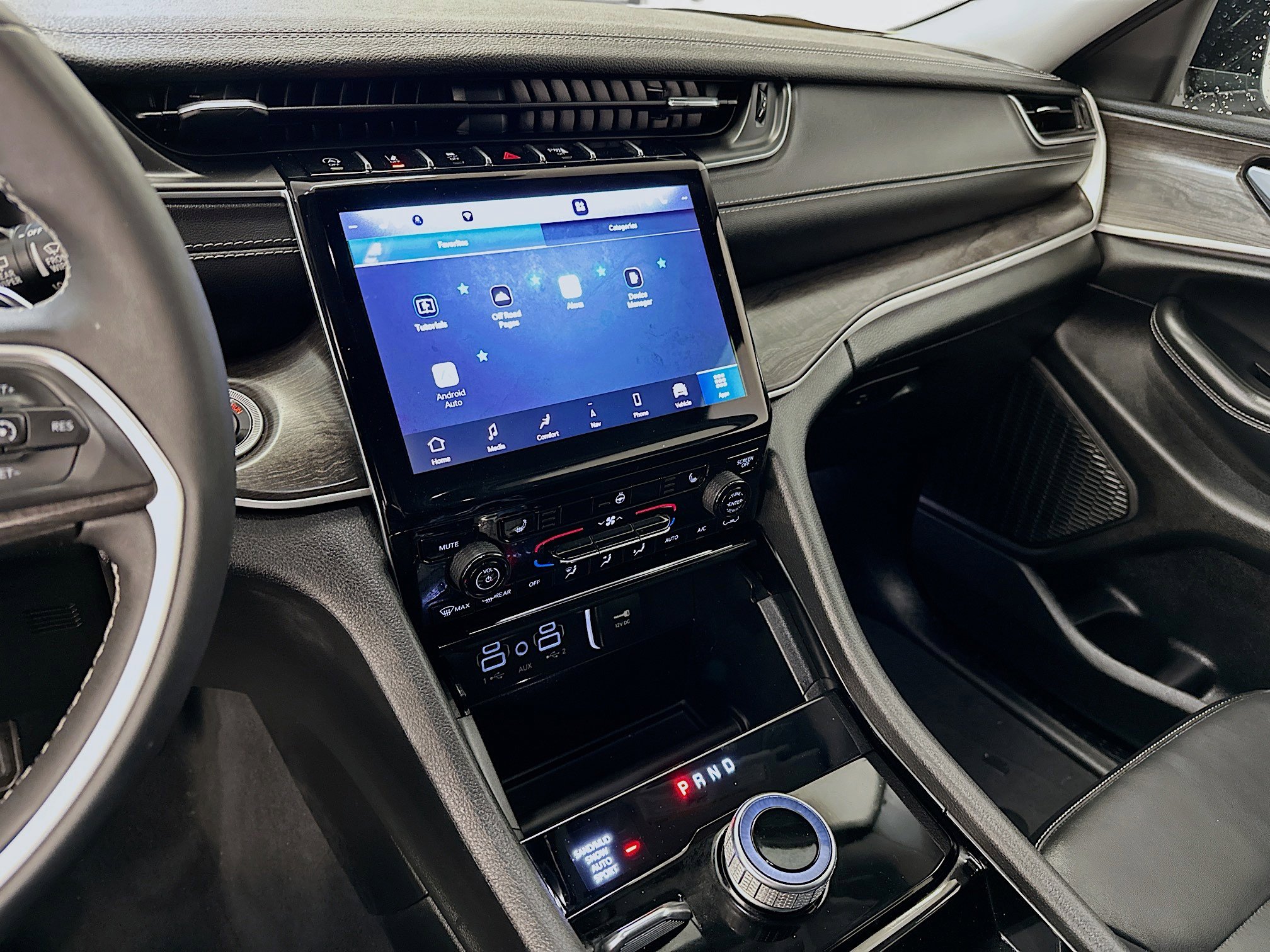 Used 2023 Jeep Grand Cherokee Limited image 26