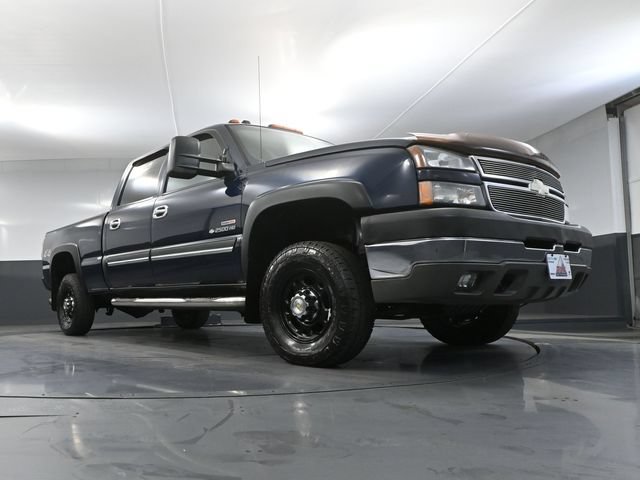 Used 2005 Chevrolet Silverado 2500 LS w/ Heavy-Duty Power Package AWD/4WD image 44