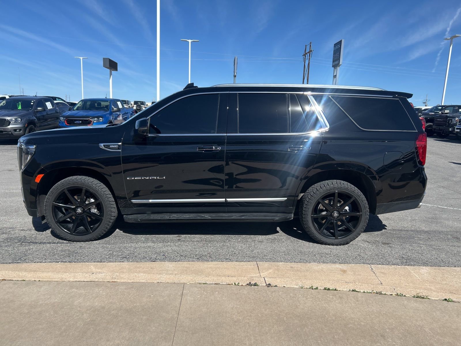 Used 2024 GMC Yukon Denali w/ Advanced Technology Package image 8