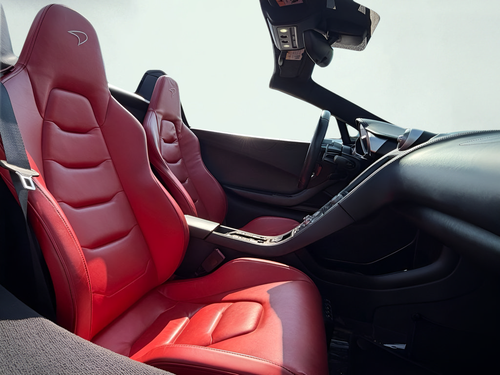 Used 2015 McLaren 650S Spider RWD image 28
