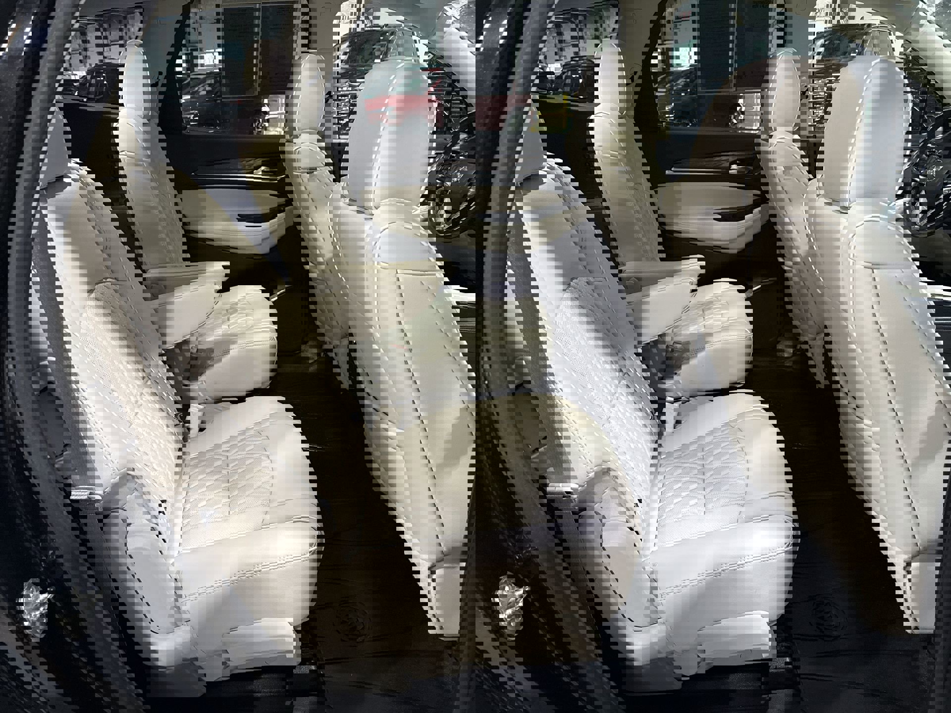 Used 2024 Buick Enclave Avenir w/ Avenir Technology Package image 27