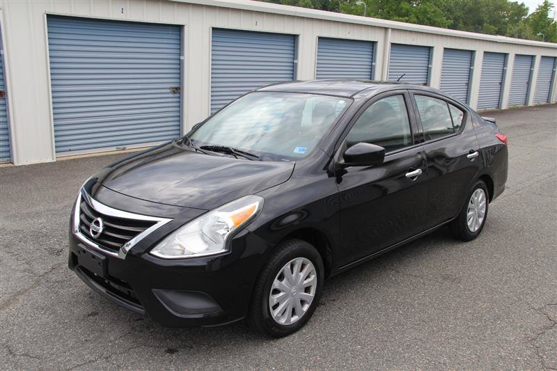 Used 2015 Nissan Versa SV FWD image 2