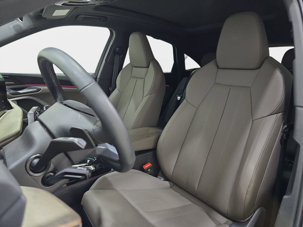 Used 2025 Audi Q5 Premium Plus w/ Premium Plus image 17