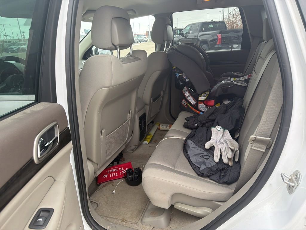 Used 2013 Jeep Grand Cherokee Laredo w/ Laredo E Group image 14