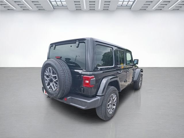Used 2025 Jeep Wrangler Unlimited Sahara AWD/4WD image 4