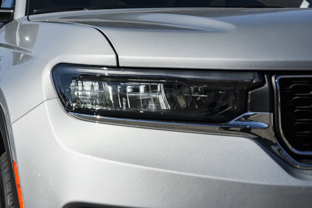 New 2025 Jeep Grand Cherokee Laredo X w/ Luxury Tech Group I image 13