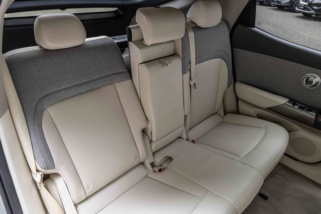 Used 2024 Genesis GV60 RWD image 27