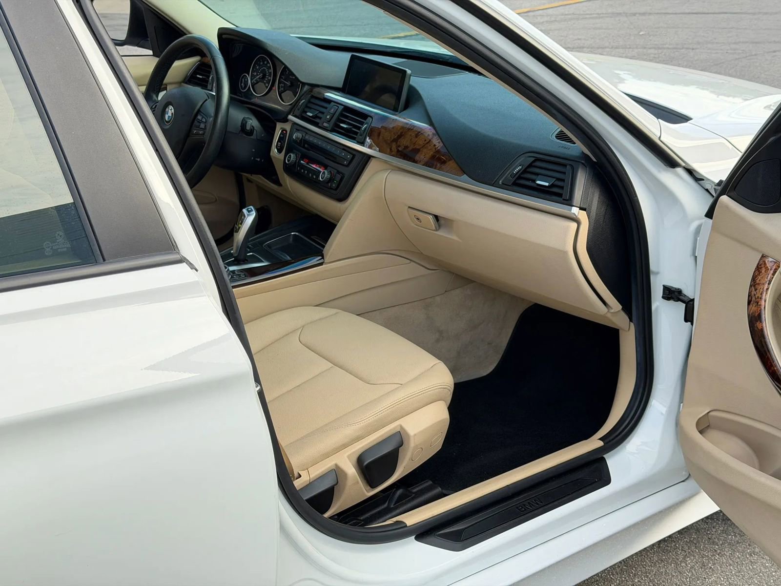 Used 2014 BMW 320i Sedan RWD image 14