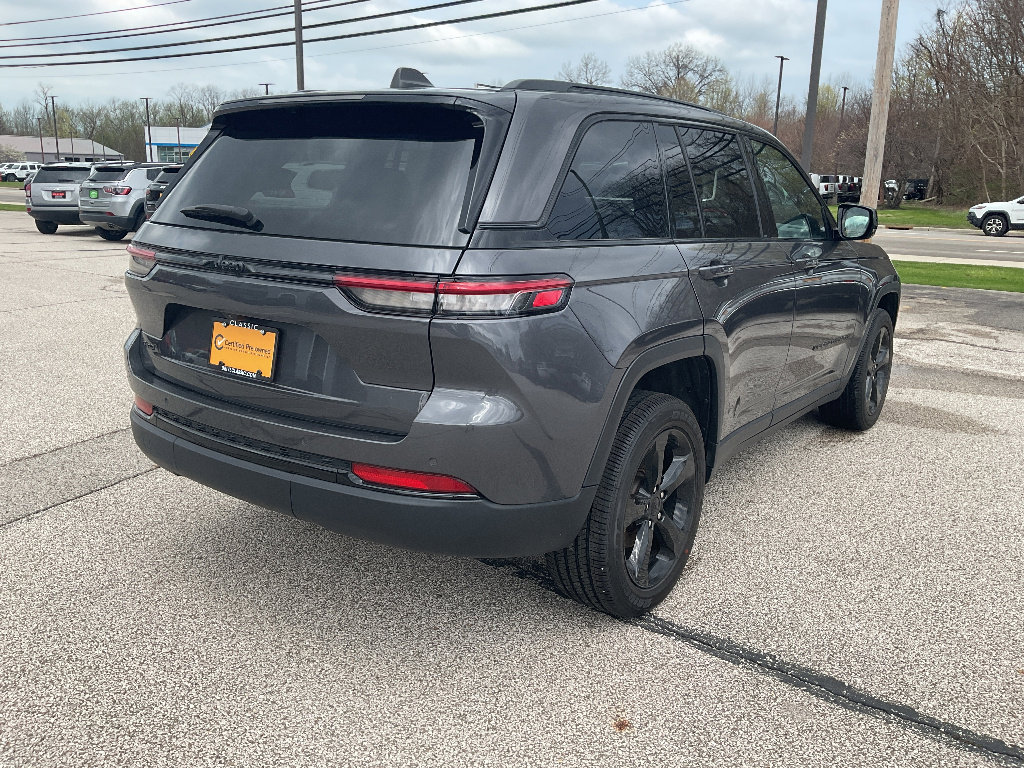 Used 2023 Jeep Grand Cherokee Altitude AWD/4WD image 7