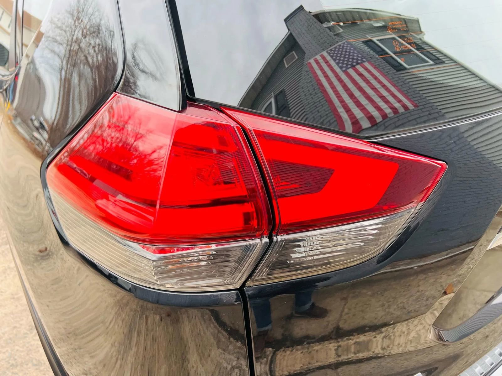 Used 2017 Nissan Rogue S image 11