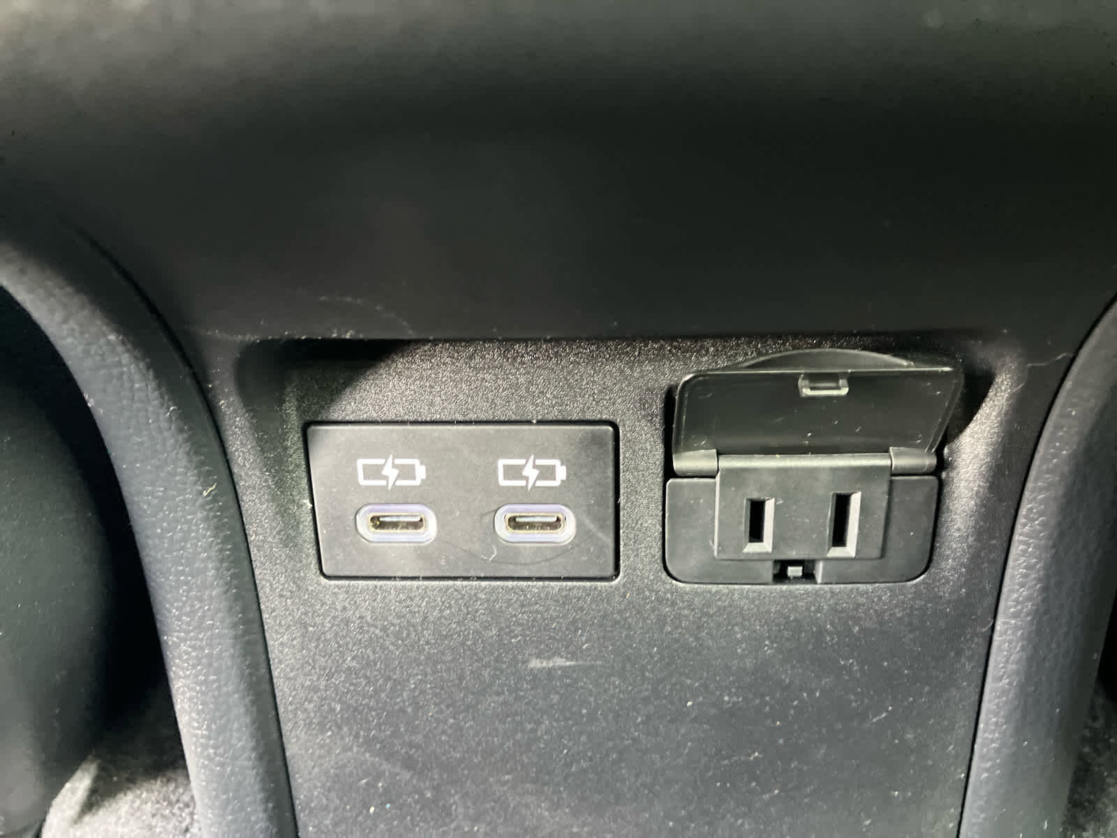 Used 2025 Toyota Prius Plug-In Hybrid w/ Limited Premium Package image 38