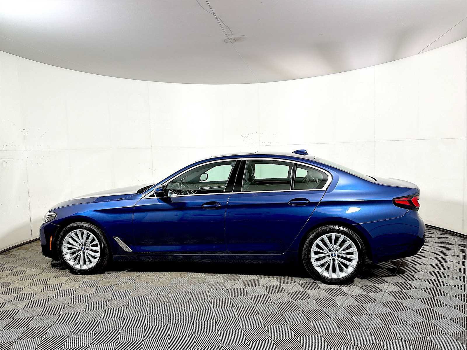 Certified 2023 BMW 530i xDrive w/ Convenience Package AWD/4WD image 4