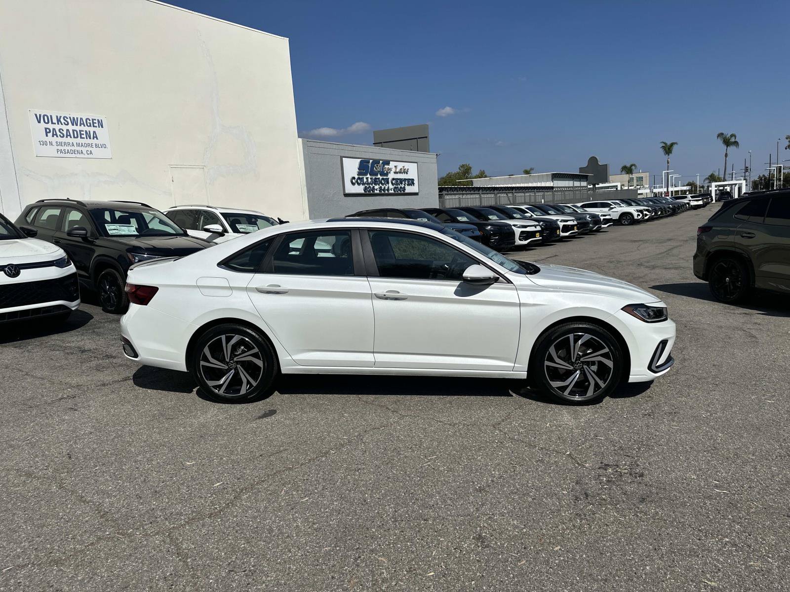 New 2027 Volkswagen Jetta SEL FWD image 3